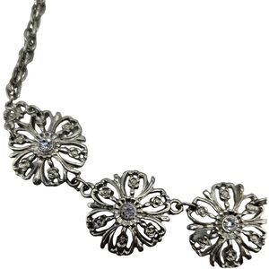 Elegant Silver Floral Necklace